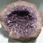 Améthyste : d&rsquo;où elle vient, pourquoi elle est violette, ce qui la décolore
