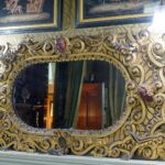 Un miroir face au lit, la règle et sa vraie raison