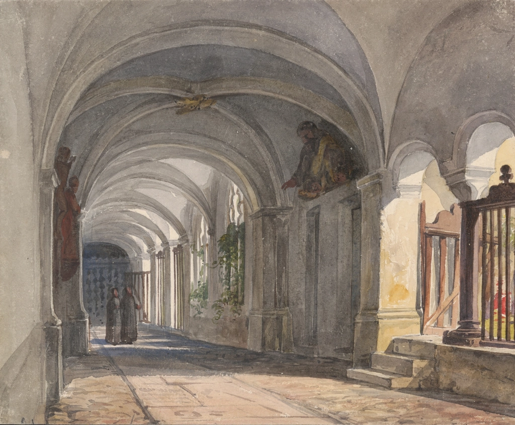 Couloir aux murs blancs &eacute;clair&eacute; par des fen&ecirc;tres hautes, sol de pierre et bancs de bois